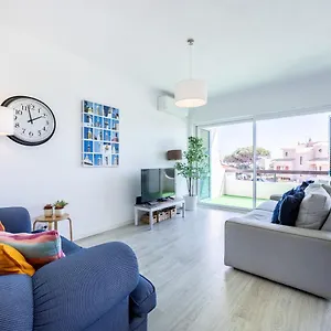 Julio Pomar, Swimming Pool Apartamento